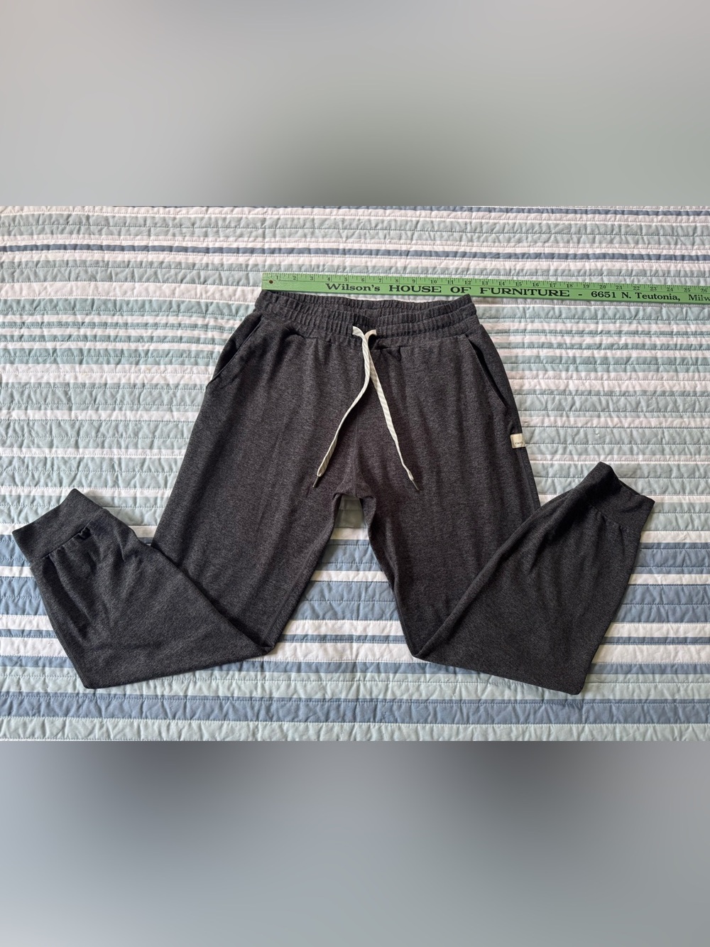 EUC Charcoal Heather Vuori Performance Joggers